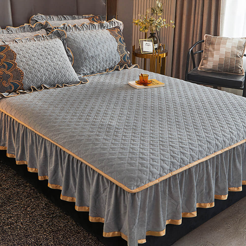 Luxueux ensemble de draps antidérapants brodés en velours cristal avec jupe de lit