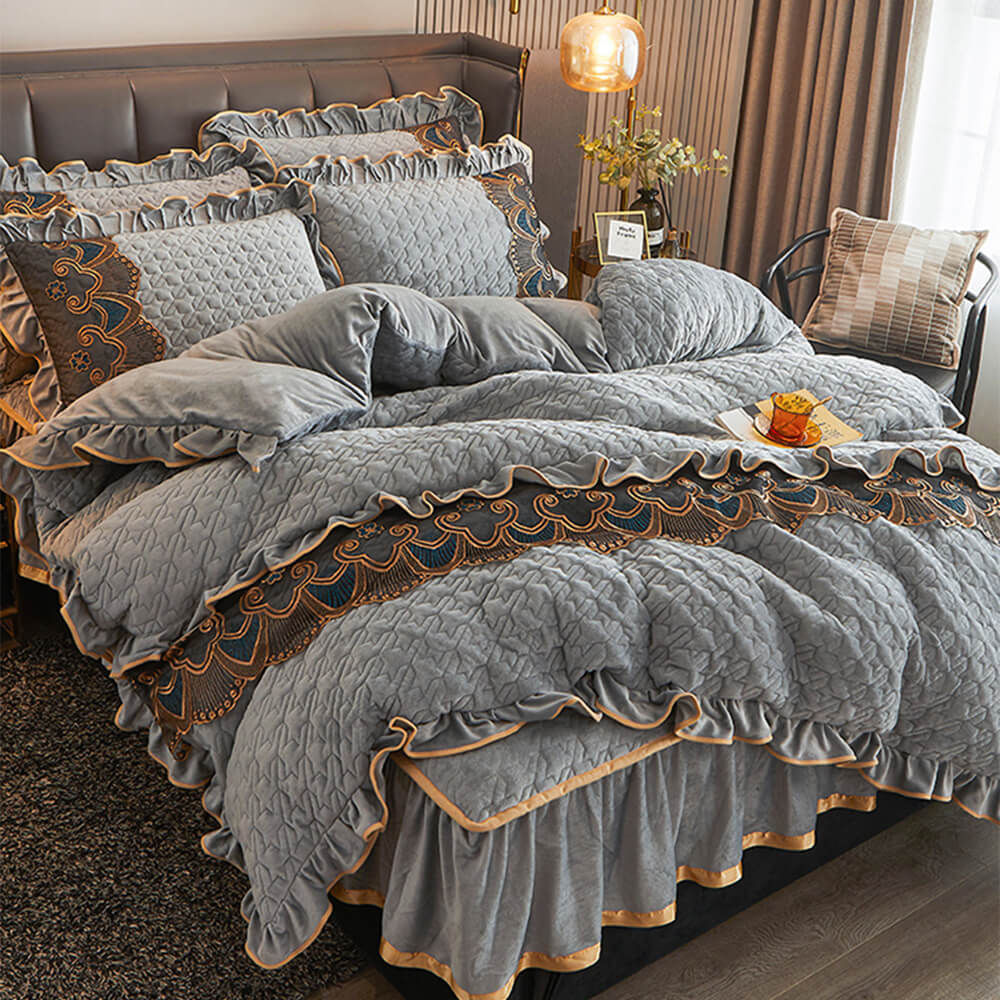 Luxueux ensemble de draps antidérapants brodés en velours cristal avec jupe de lit