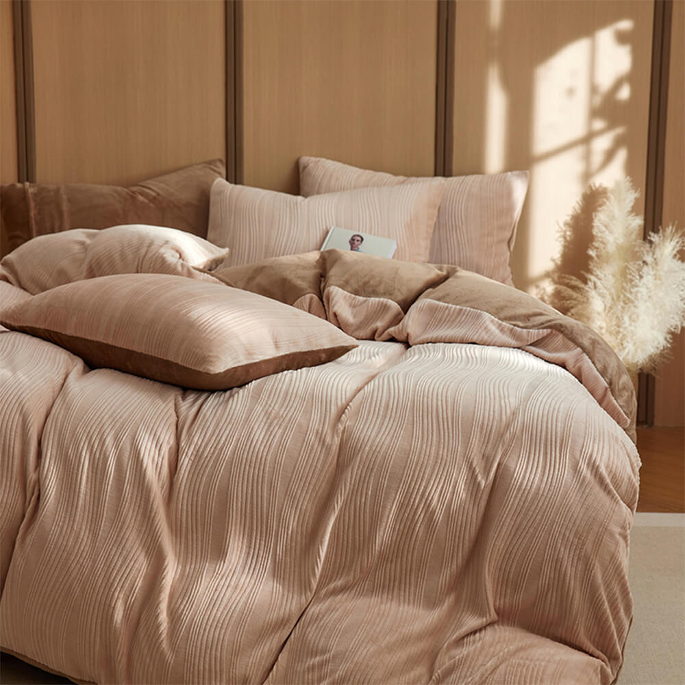 Minimalistisches Wellenlinien-Bettlaken-Set aus warmem Milchsamt