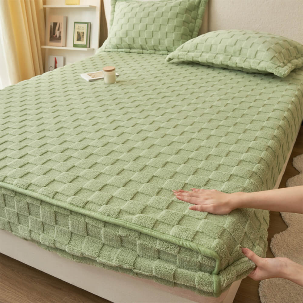 Premium Soft Checkerboard Plush Fitted Sheet Mattress Cover
