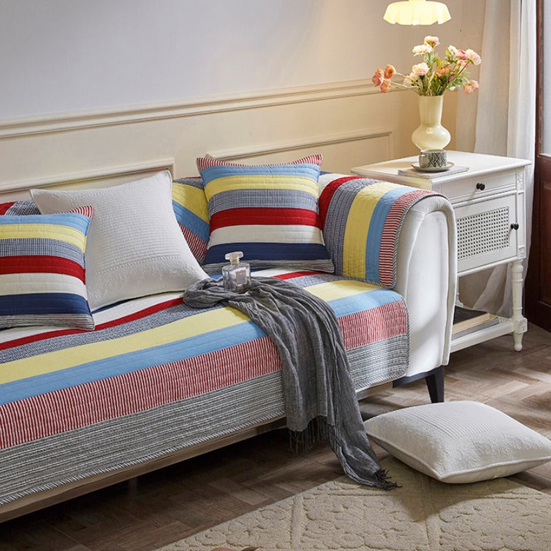 Bunt gestreifter, gesteppter Sofa-Chic-Schutz, bequemer Couchbezug