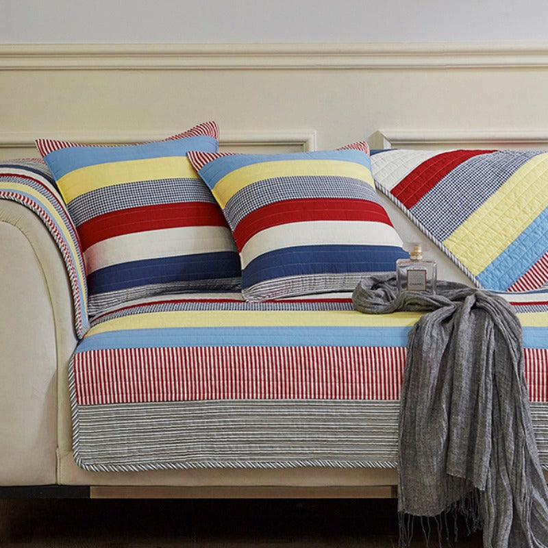 Bunt gestreifter, gesteppter Sofa-Chic-Schutz, bequemer Couchbezug